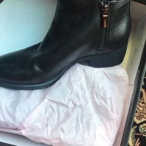 Low cut leather boots